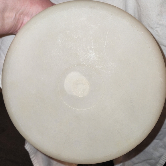 Vintage style Tupperware cake taker - Picture 6 of 7